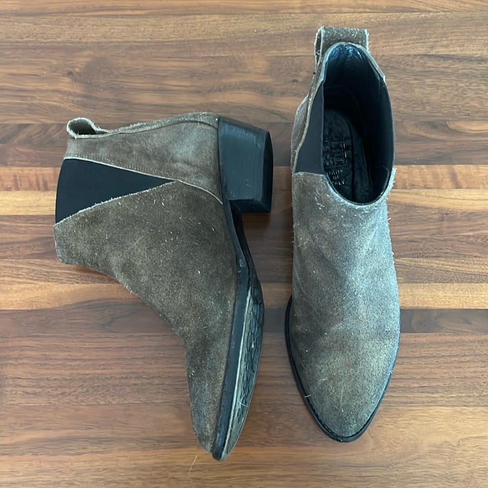MOMA Suede ankle boot almond toe size 38